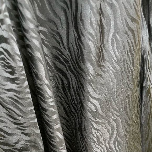 12 - 100% Silk Red & Black Blouse & Matching Black Midi Skirt w/flair - Picture 11 of 16